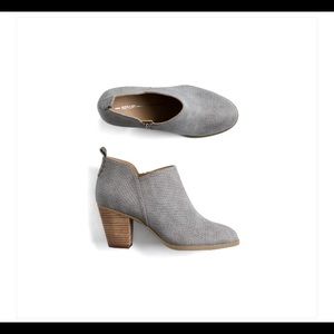 Report Footwear Moses textures booty